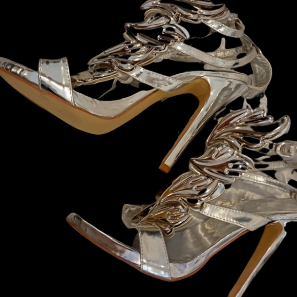 Silver strappy Goddess Wings pump stilletos Size 38 - Picture 2 of 4